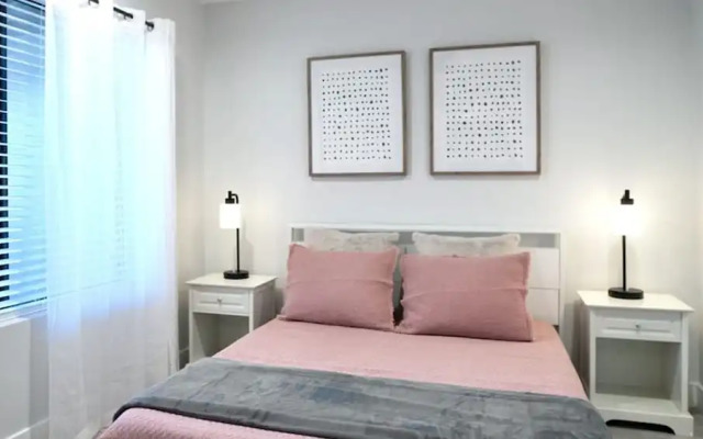 Beautiful 5-bdrm Vacation Home W/heated Pool !