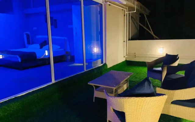 The Retreat-Glasshouse bungalow