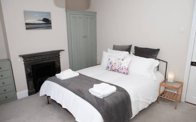 Splendid 3 Bedroom House Near Roman Bath
