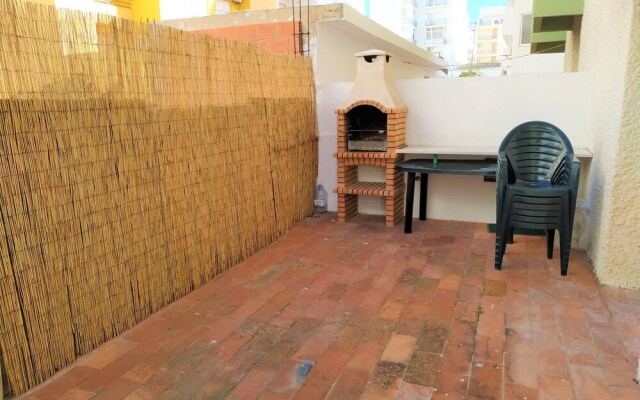 19C Avenida Beira Mar by Casas & Papéis