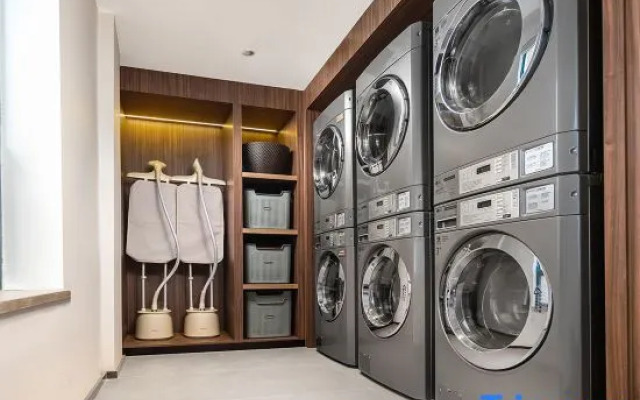 Kyriad Hotel (Zhengzhou Zijingshan Business District Wenmiao Subway Station Store)