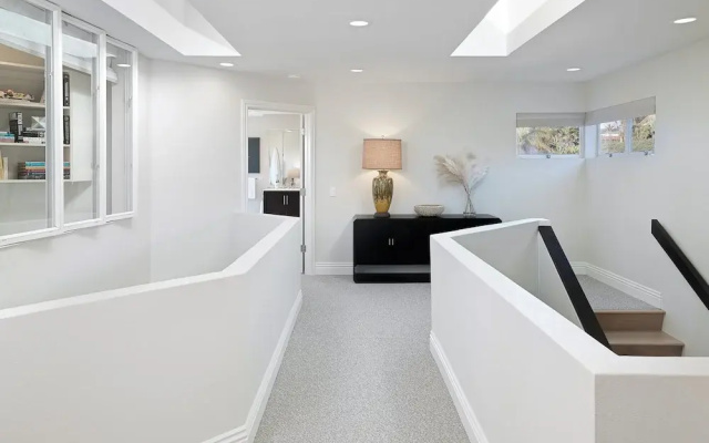 327 Hillcrest Drive