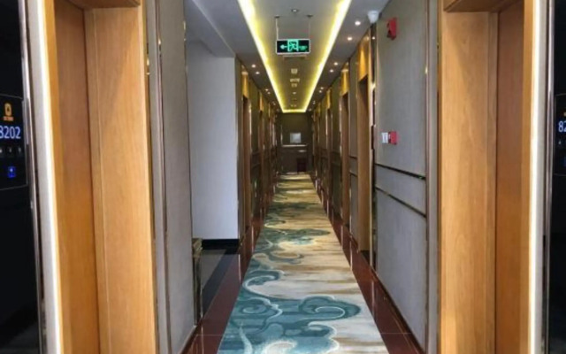 Super 8 Hotel by Wyndham Qianmen CaiShiKou Subway Station