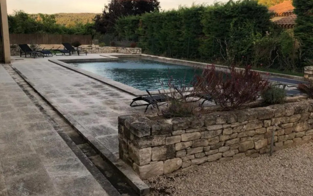 Villa dans le LUBERON à 2 km de LOURMARIN