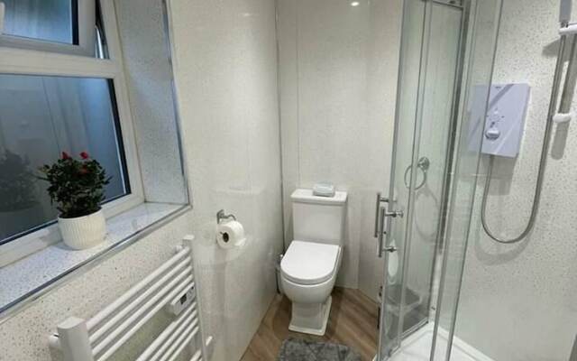 Modern 1 bed Apartment, 10 Mins to Leeds City Cent