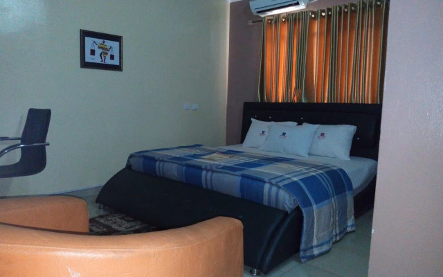 Multifield Hotel & Suites