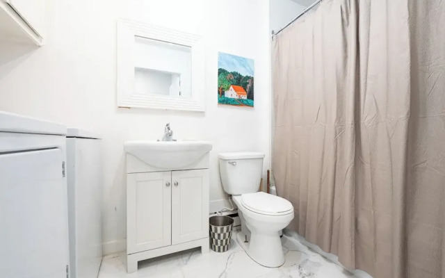 Rue Drolet 2-Bedroom Apartment