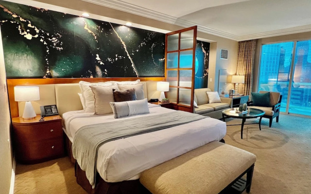 Premium Suite w/balcony at The Signature