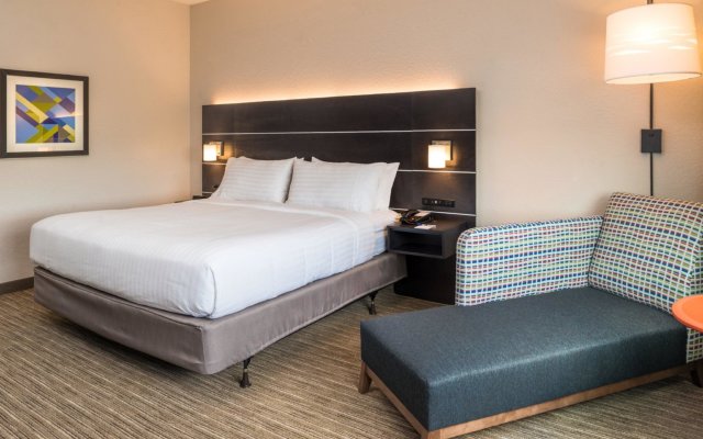 Holiday Inn Express and Suites Jacksonville East, an IHG Hotel