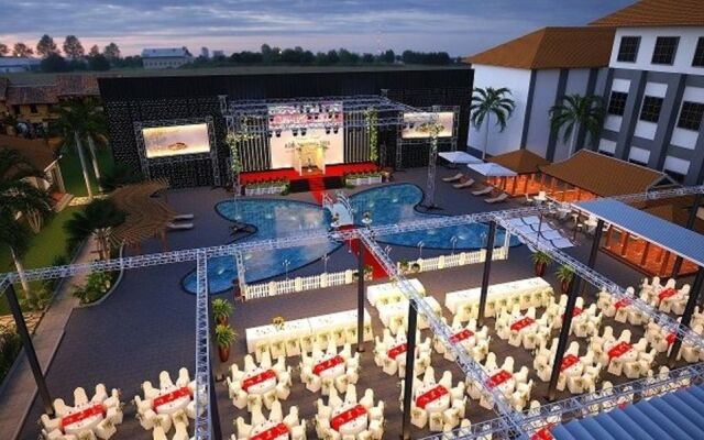 Royce Hotel