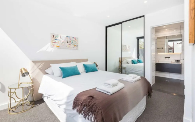 Executive 3 br Caulfield North