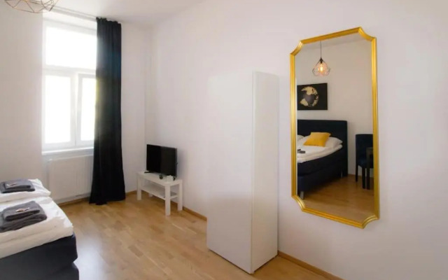 Studio-Apartment between Schoenbrunn & the City Center (15)