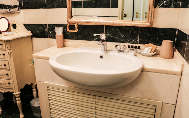 Rome King Suite