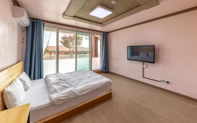 Ganghwa Marinwon Pulbilra Gajok Pension