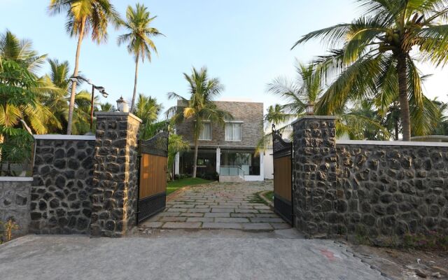 OYO 13820 Coco Retreat Farm