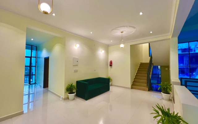 Divine By The Lake Hill