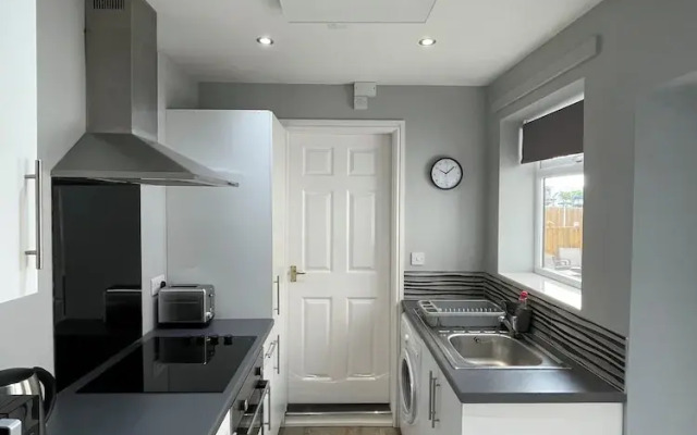 Cosy & Comfortable Apt with Parking