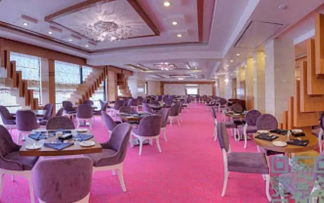 Royal Hotel Darvishi