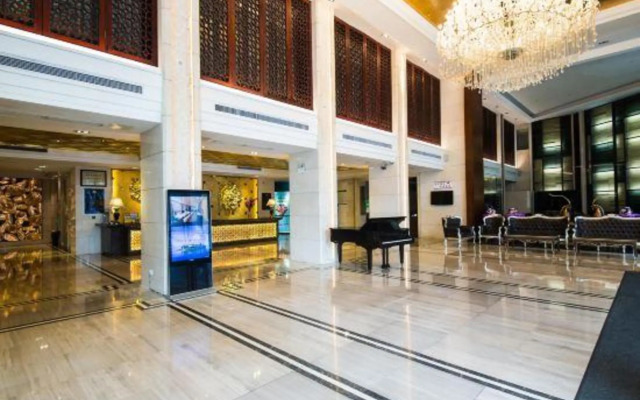 Hejiang Peninsula Hotel