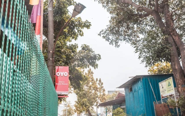 OYO Living 1756 Amira Guest House