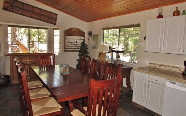 100 Cedar Hideaway Home