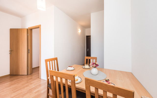 Apartment Karlo 220m From the Beach