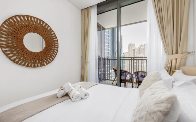 Waves - High-Rise Elegance: 2BR Apt with Marina Views