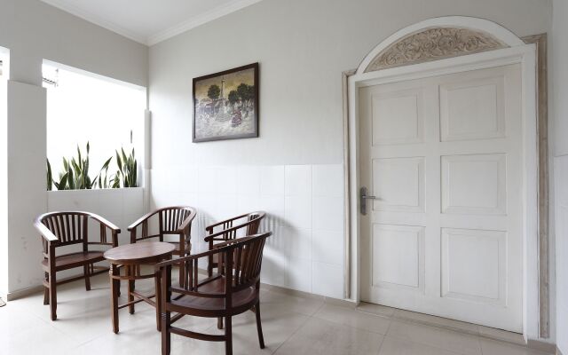 RedDoorz Plus near Adisucipto Airport 2