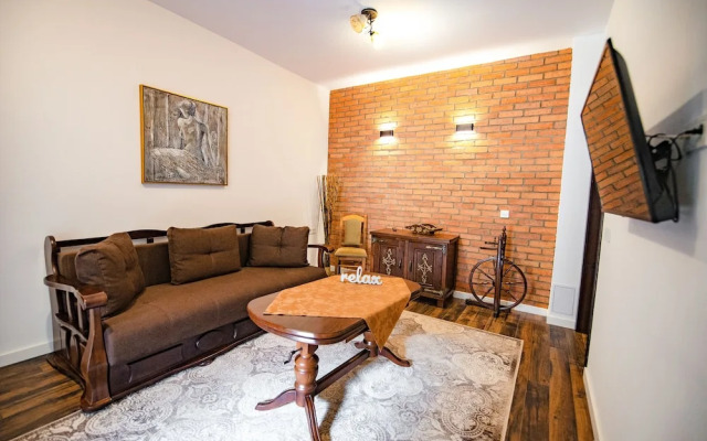 Casa Dives, Transylvania