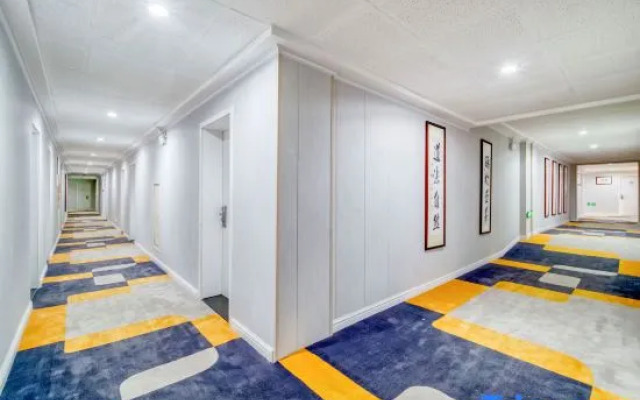 Yunzhen Serviced Apartment (Shaoxing East Station Shangbaihe City)