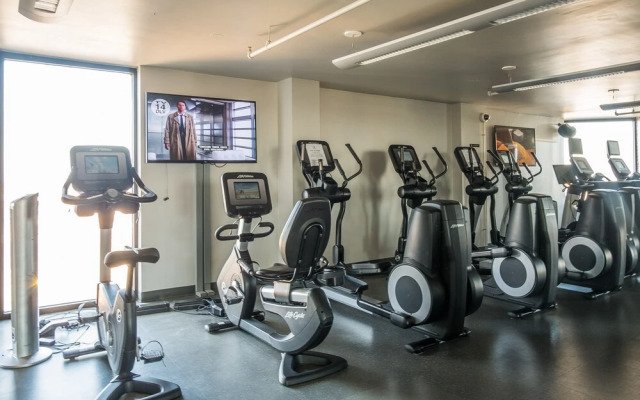 FRONTDESK The Churchill Apts Downtown Minneapolis