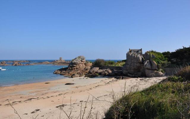 Superbe Villa 4 Étoiles Avec Très Belles Prestations Et Jardin Sur la Mer À Tregastel - Ref 7