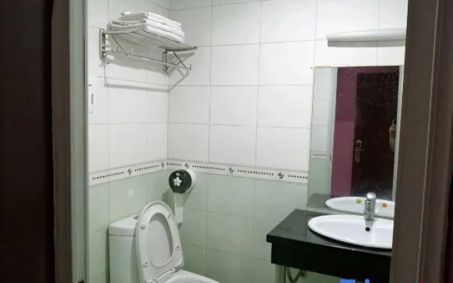 Huayuan Hotel – Bathroom – Shenzhen