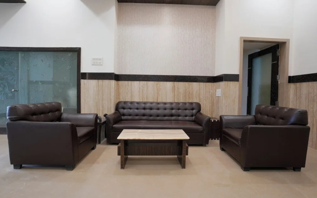 Fabhotel Kamran Residency