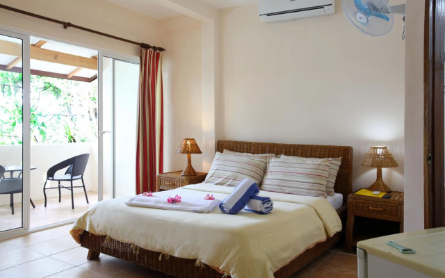 El Galleon Beach Resort Asia Divers