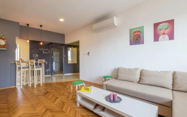 ARTistic & Spacious 2BD Central Apt