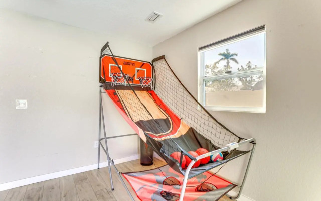 Saltwater Pool & Putting Green: Bradenton Oasis