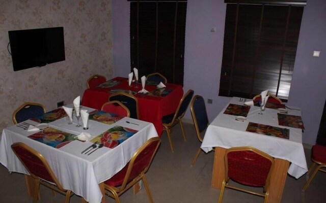 Ayoluyem Hotel