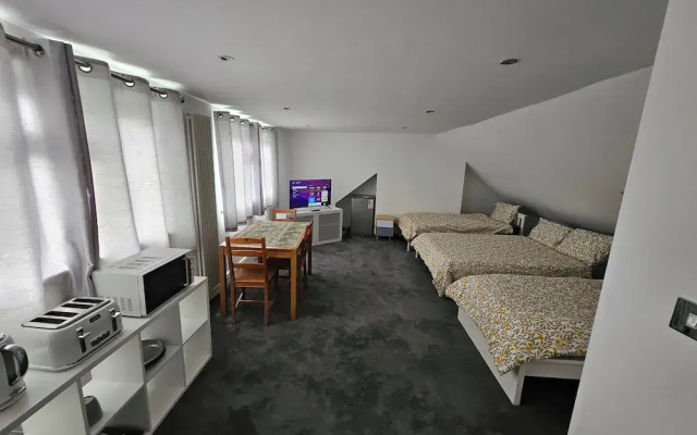 Self Contained Studio Near Windsor Attractions!