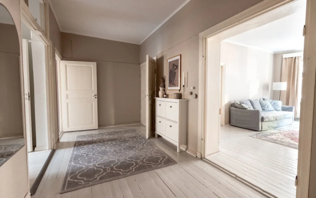 2ndhomes Bright & Spacious 5BR Apartment