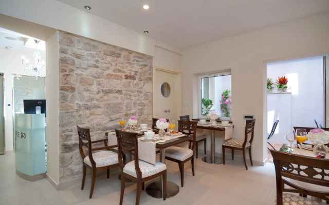 Antique Split Luxury Rooms