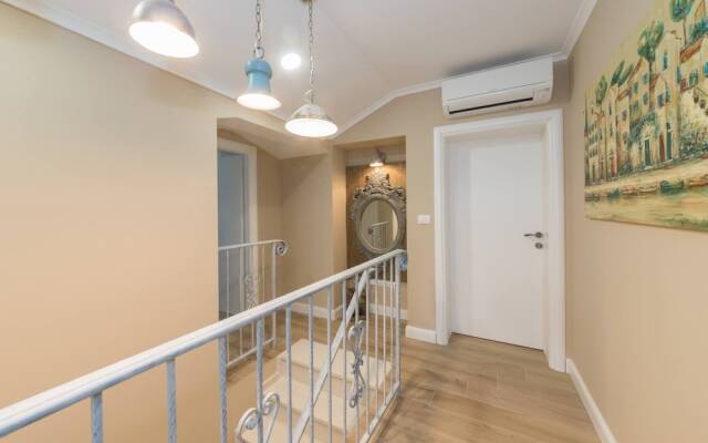 Villa Eleganza With Pool For 9 Guests , Zadar