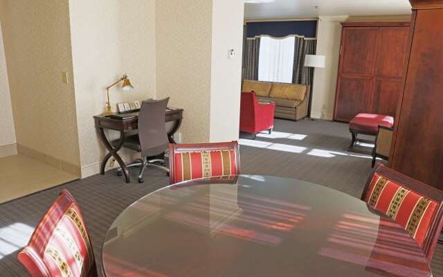 Hotel Roanoke & Conference Ctr, Curio Collection by Hilton