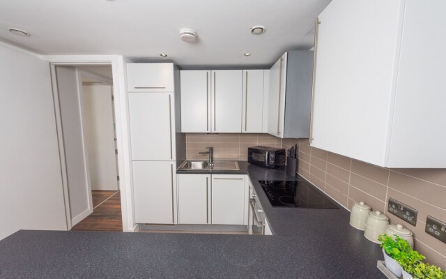 Free Parking, Balcony, Modern, 2 Bed, Citycentre