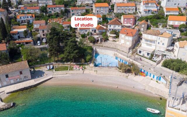 S2 - Modern Studio, Just 50m From the Beach