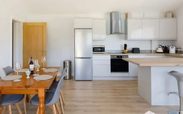Countryside Bungalow for 4 Close to Beaches