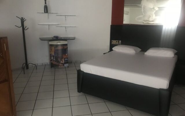 Citys Motel - Adults Only