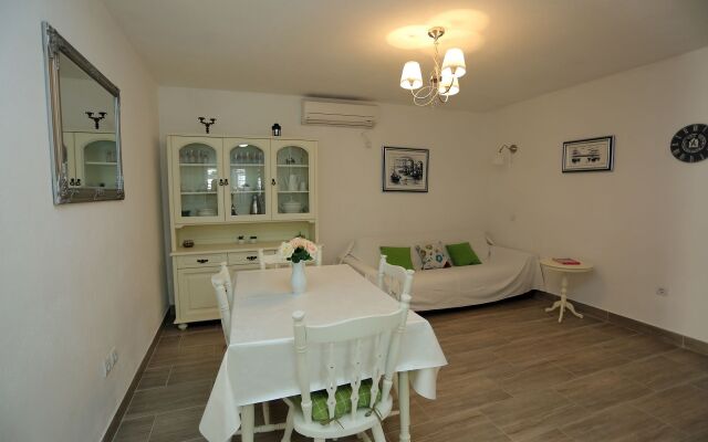 Apartment Ali - modern apartments: A2 Supetar, Island Brac