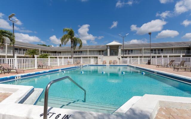 Studio 6 Englewood, FL