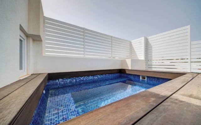 Luxury Penthouse With Private Pool and sea Views, Sleeps 6